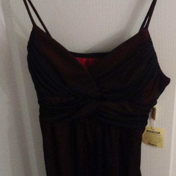 Dress - Picture 3 of 4